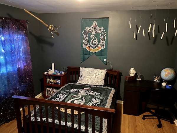 Want to see Holden's new kickass Harry Potter bedroom?!